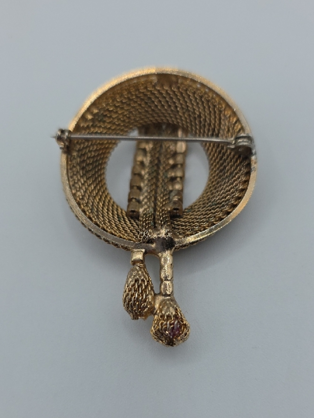Vintage Gold-Tone Mesh Brooch with Emerald Green Crystals - Picture 4 of 9